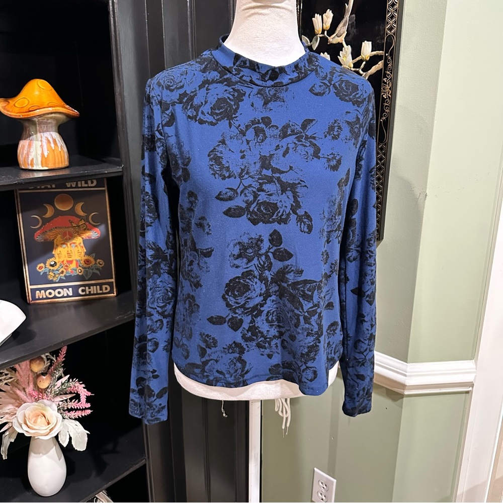 Vibe Sportswear Blue Floral Velvet Burnout Top | Size L